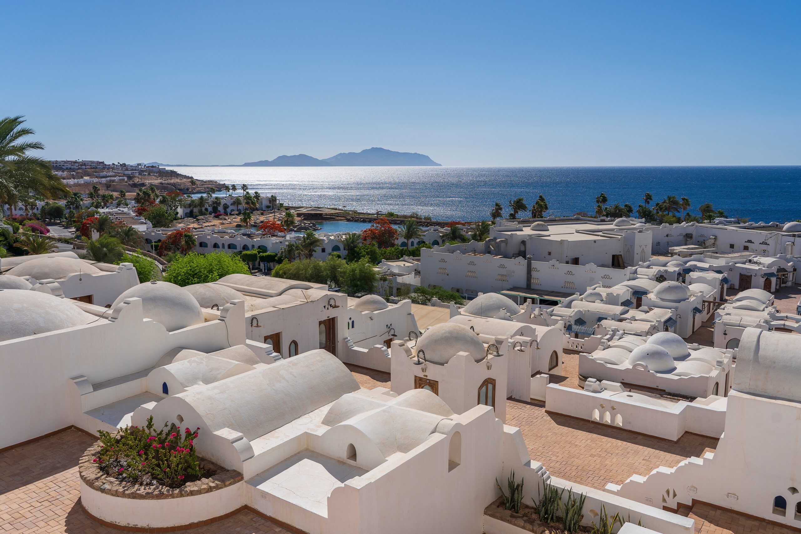 White,Wall,Buildings,Near,Red,Sea,On,The,Tropical,Beach